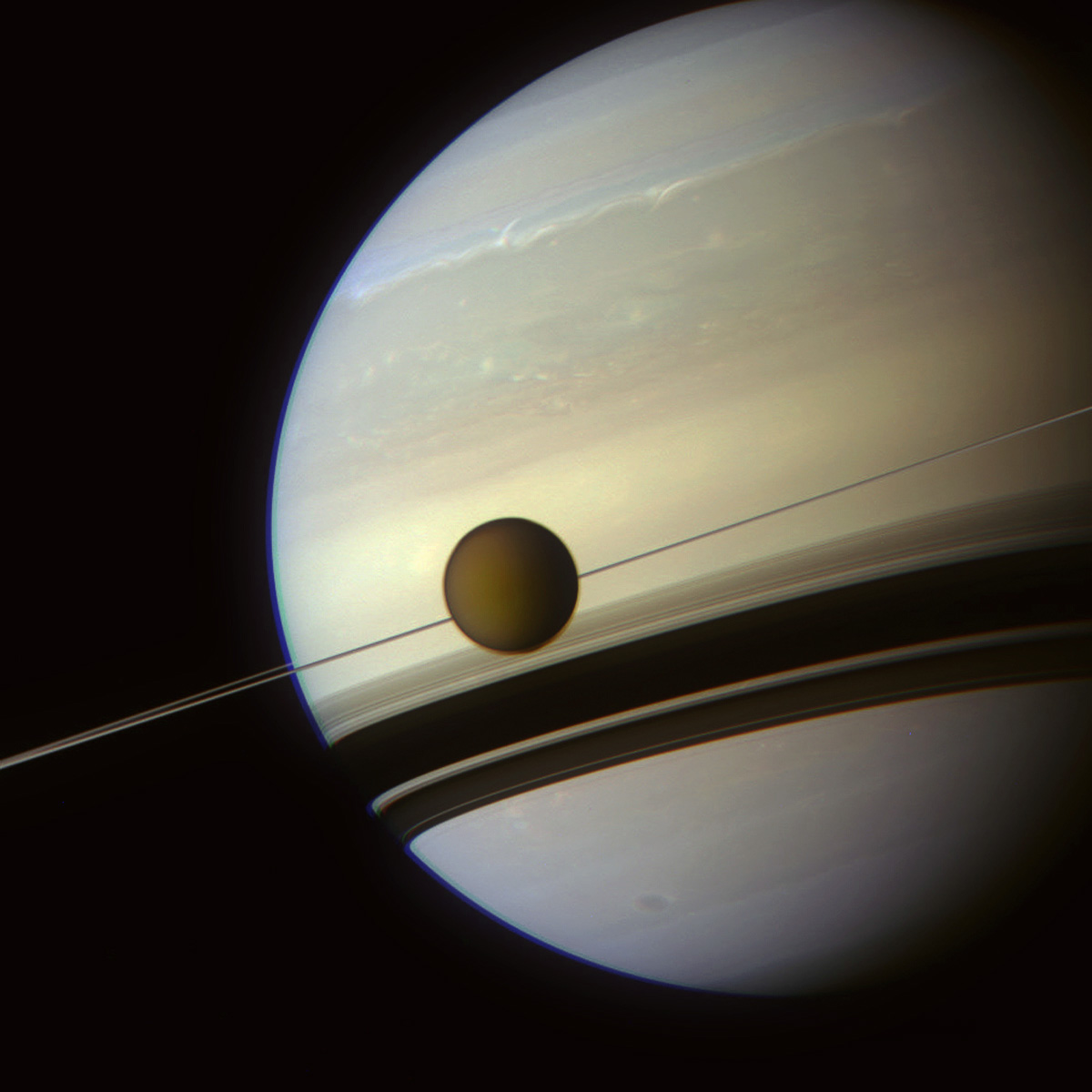 Saturne et Titan photographiés par la sonde Cassini